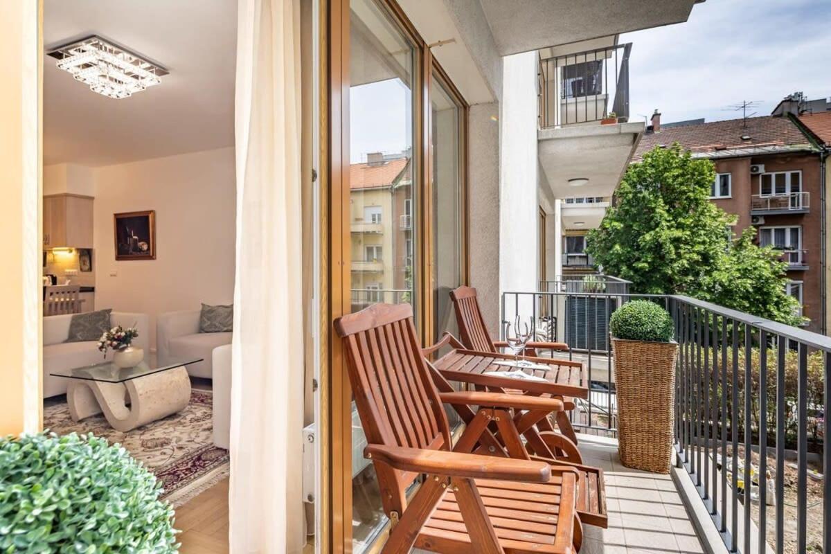 Homey With Ac And Balcony Budapeste