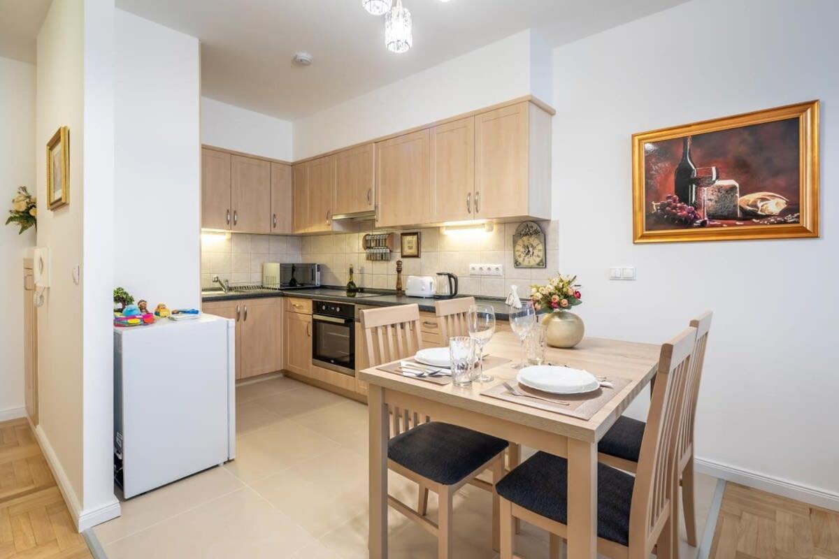 Homey With Ac And Balcony * Boedapest